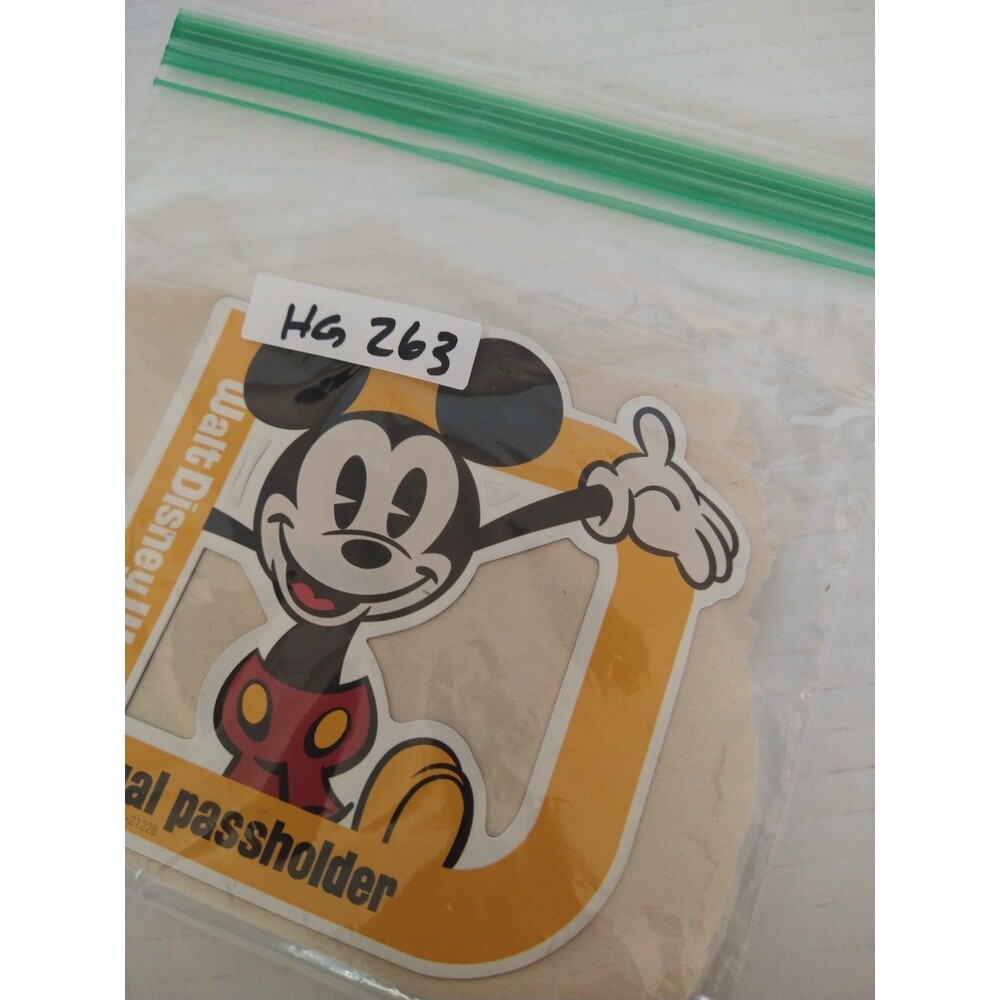 Authentic Walt Disney World Annual Passholder Magnet Mickey Mouse Collectable - Picture 7 of 7